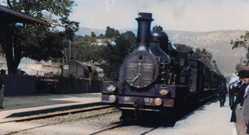 L’arrivée d’un train à La Ciotat (1895) (colorizado por IA)