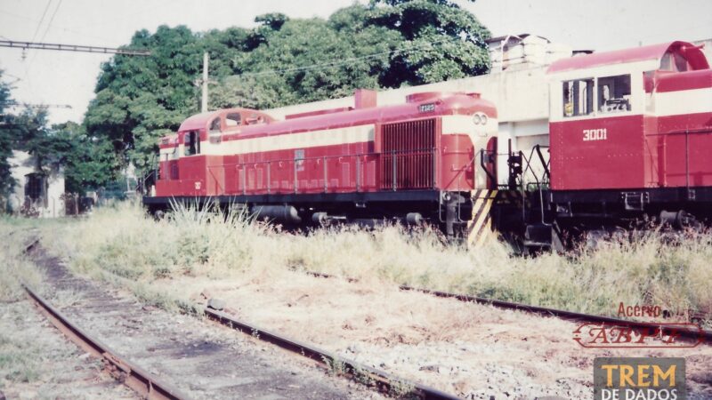 Locomotiva ALCO RS-3 7125 e ALCO S1 3001 no Engenho de Dentro