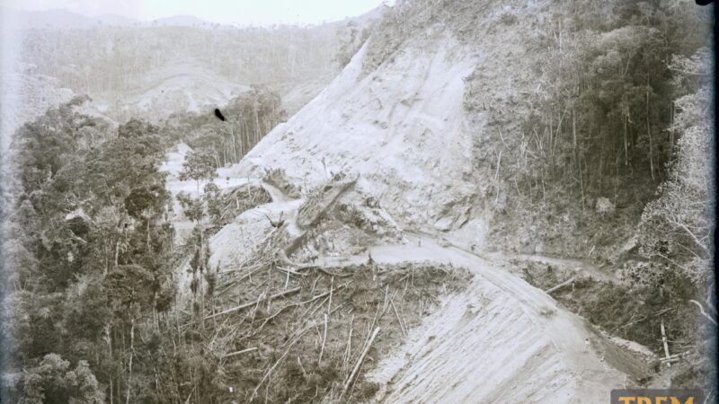 Obras de abertura do leito ferroviário na Serra do Soturno – ES